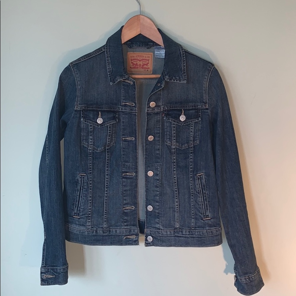 Classic Levi Strauss Jean jacket. Perfect! Size M